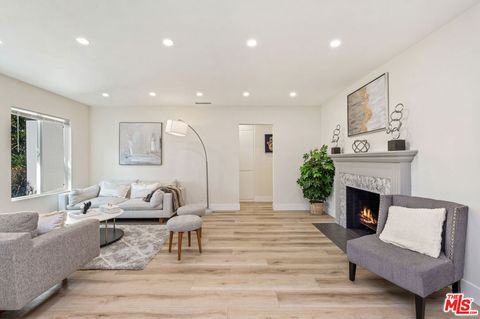 Photo of 2936 S Bentley Avenue, Los Angeles, CA 90064 (MLS # 25625161)