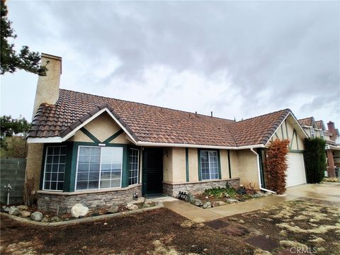 Photo of 566 E Avenue R8, Palmdale, CA 93550 (MLS # SR25236776)