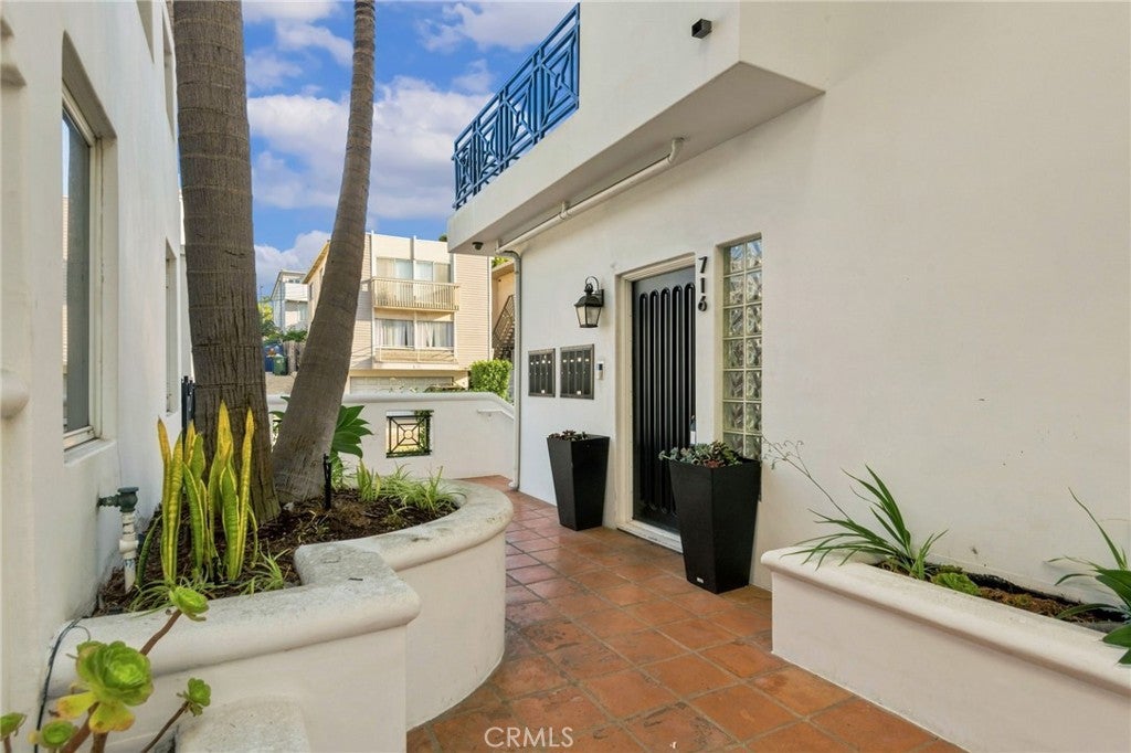 716 Manhattan Beach Boulevard