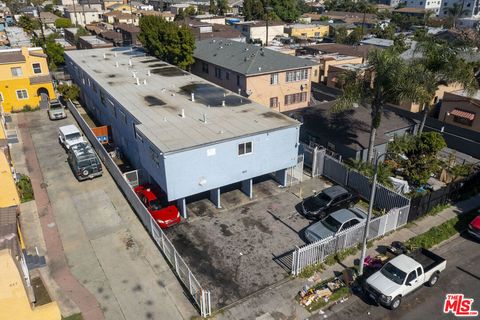 Photo of 921 W 82nd Street, Los Angeles, CA 90044 (MLS # 26655667)