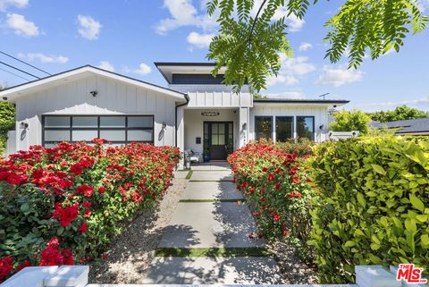 Photo of 13431 Weddington Street, Sherman Oaks, CA 91401 (MLS # 26758673)