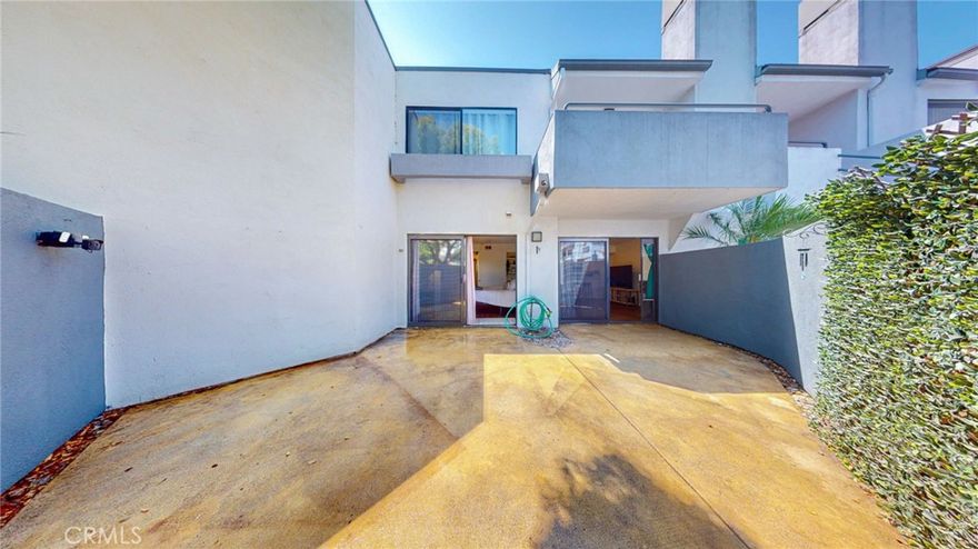 One-Level Simi Valley Home with Private Outdoor Retreat. Discover the perfect blend of comfort, convenience, and value in this beautifully updated single-level 1-bedroom, 1-bath home. Featuring desirable indoor-outdoor living, this open floor plan flows effortlessly to a large private patio oasis with access from both the spacious living room sliders and the master bedroom’s slider doors, perfect for dining al fresco, gardening, or relaxing in privacy. Inside, you’ll find updated flooring though-out, a modernized kitchen and updated bathroom, plus a spacious walk-in closet for ample storage. Enjoy in-home laundry, a private detached garage, and abundant natural light throughout. Located in a well-maintained community with resort-style pools, soothing Jacuzzis, and manicured grounds, you’ll be minutes from shopping, dining, parks, and easy freeway access. Simi Valley offers more space and amenities for your dollar than neighboring LA areas, and single-level homes here are in high demand, schedule your tour today before this one is gone!

________________________________________________________________________________________________________________________


Casa de un solo nivel en Simi Valley con retiro privado al aire libre. Descubra la combinación perfecta de comodidad, conveniencia y valor en esta hermosa casa actualizada de un nivel con 1 dormitorio y 1 baño. Con un atractivo diseño de vida interior-exterior, la distribución abierta fluye sin esfuerzo hacia un gran oasis privado en el patio, con acceso tanto desde las amplias puertas corredizas de la sala como desde las del dormitorio principal, perfecto para comer al aire libre, jardinería o relajarse con privacidad. En el interior, encontrará pisos renovados, una cocina modernizada y un baño actualizado, además de un amplio vestidor para un excelente espacio de almacenamiento. Disfrute de lavandería dentro de la vivienda, un garaje privado independiente y abundante luz natural en todo el hogar. Ubicada en una comunidad bien mantenida con albercas estilo resort, relajantes jacuzzis y jardines cuidados, estará a minutos de tiendas, restaurantes, parques y con fácil acceso a las autopistas. Simi Valley ofrece más espacio y comodidades por su dinero que las áreas vecinas de Los Ángeles, y las casas de un solo nivel aquí tienen una gran demanda, ¡programe su visita hoy antes de que desaparezca!