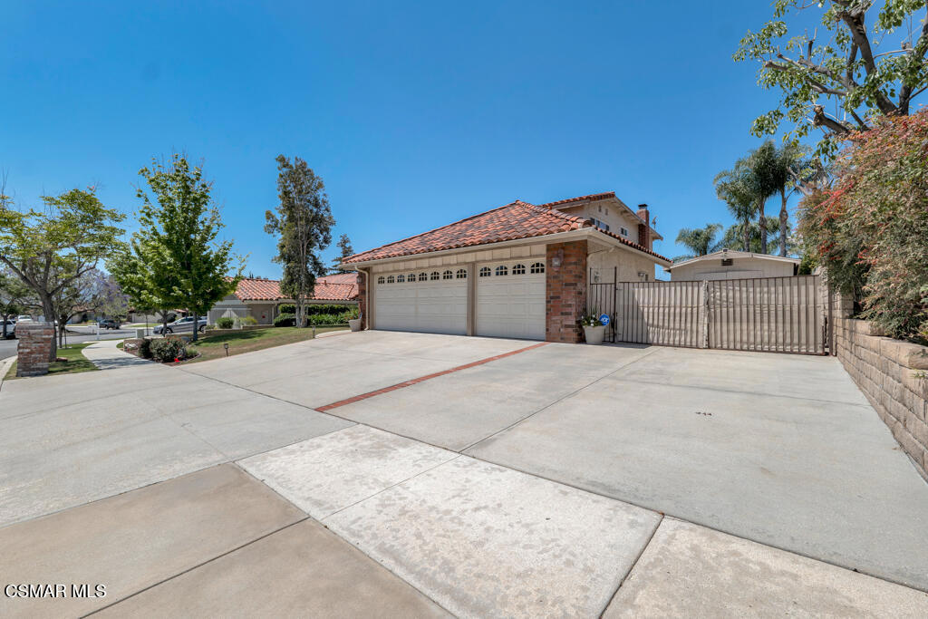 2863 Sapphire Avenue