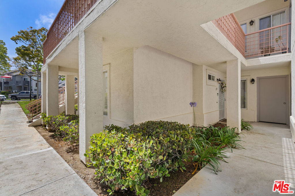 445 Ribbon Beach Way 277