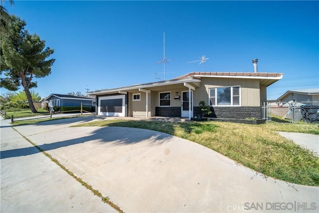 Photo of 44641 5th St E St, Lancaster, CA 93535 (MLS # 260009030SD)