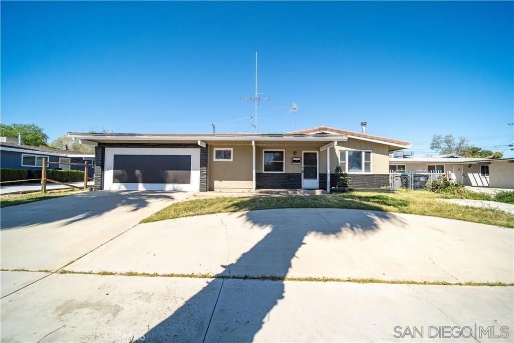 Photo of 44641 5th St E St, Lancaster, CA 93535 (MLS # 260009030SD)