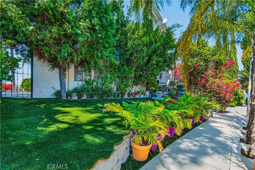 4537 Ellenita Avenue