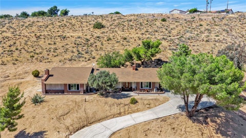 Photo of 7402 Calpella AVE, Hesperia, CA 92345 (MLS # IV26212402)