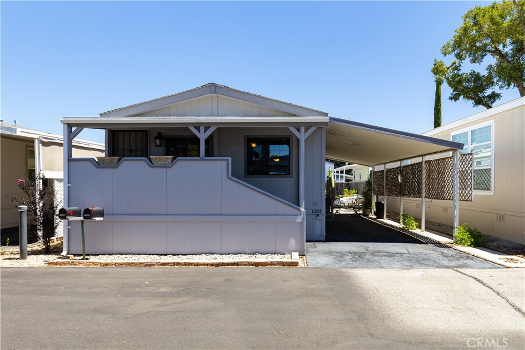 1215 El Camino Real 61