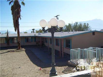 WOW!! 1 bedroom/1 bath apartment. Rent includes gas, water and trash ONLY 5 units in complex, off street parking..what a deal,tenants to pay electric only...