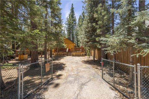 Photo of 1004 Sugarloaf Boulevard, Big Bear City, CA 92314 (MLS # IG25150169)
