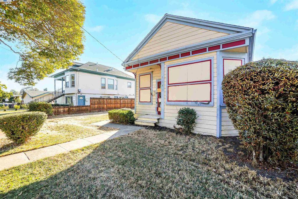 UPPER B STREET - Residential