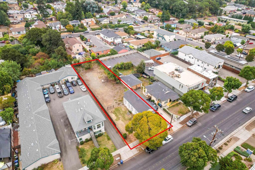 UPPER B STREET - Residential