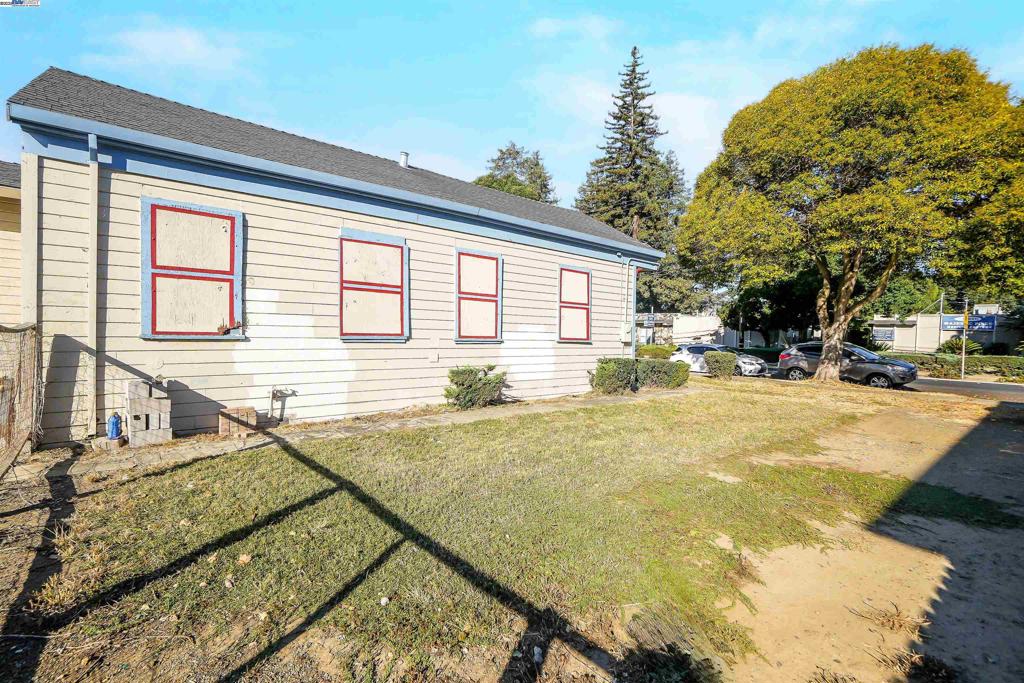UPPER B STREET - Residential