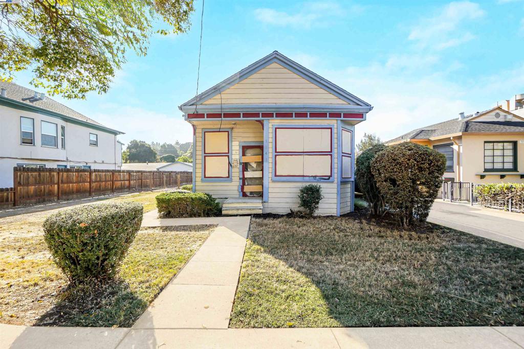 UPPER B STREET - Residential