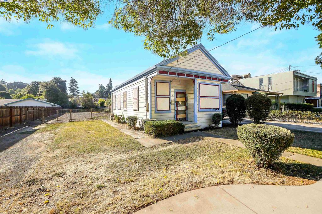 UPPER B STREET - Residential