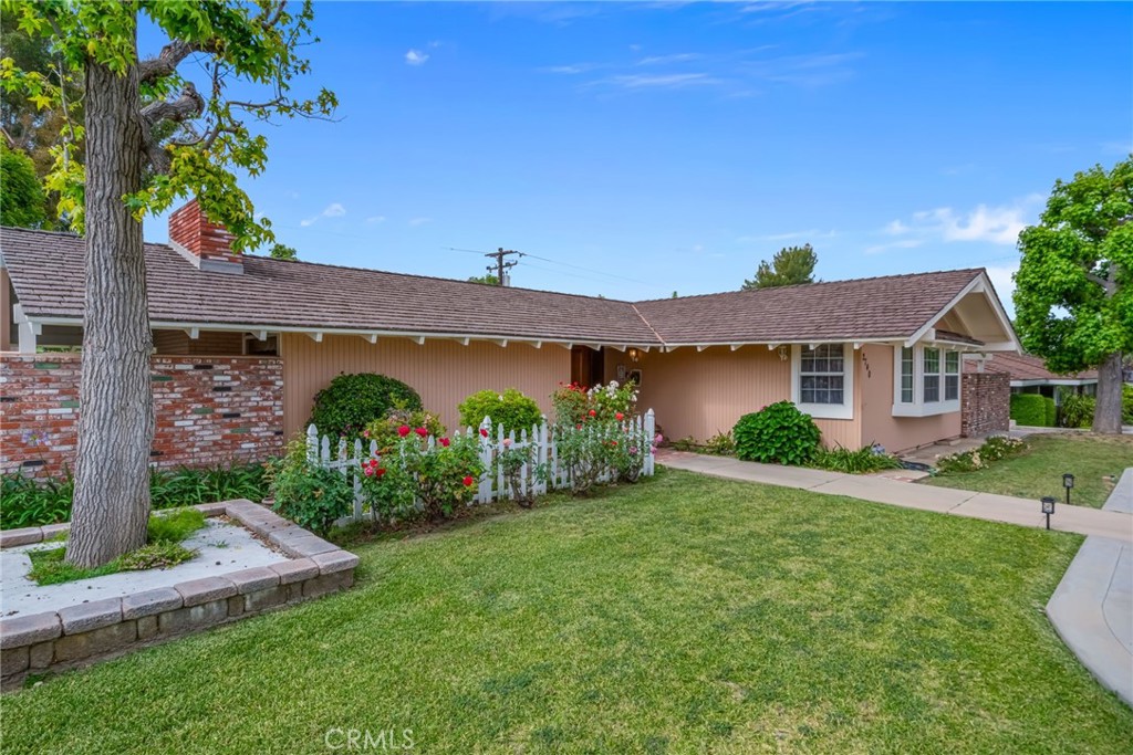 2740 E Cameron