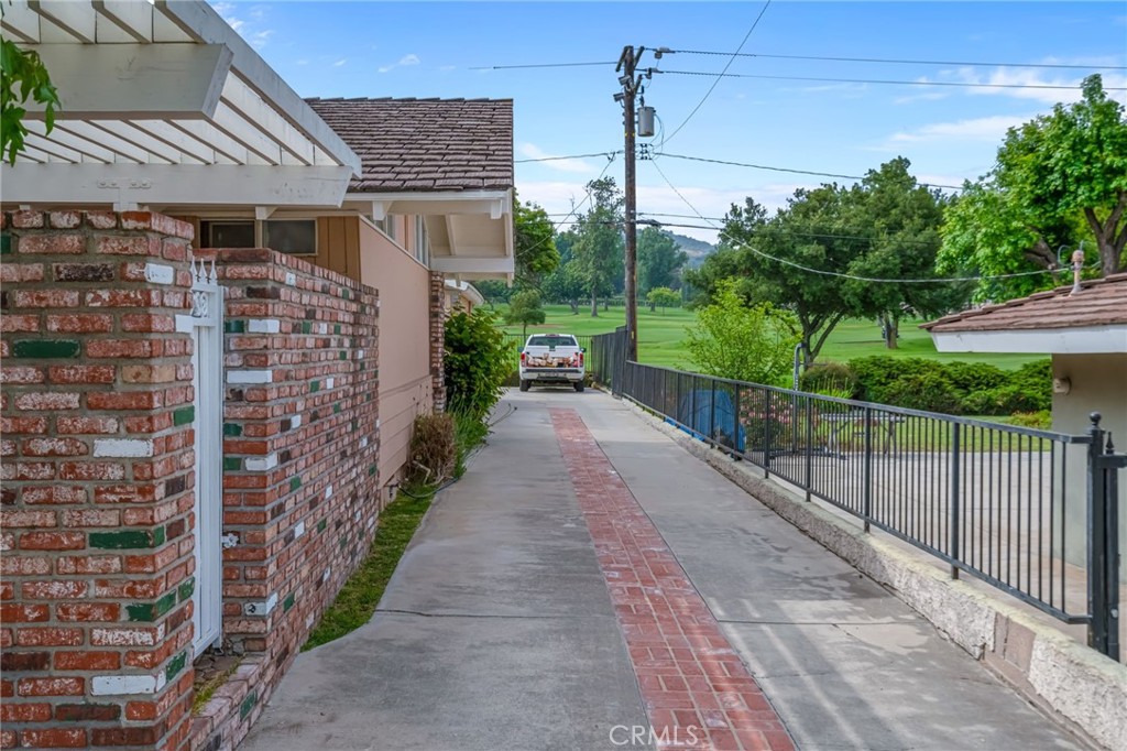 2740 E Cameron