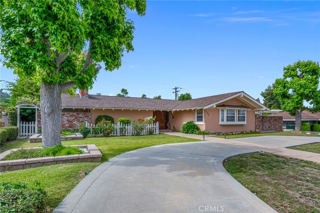 2740 E Cameron