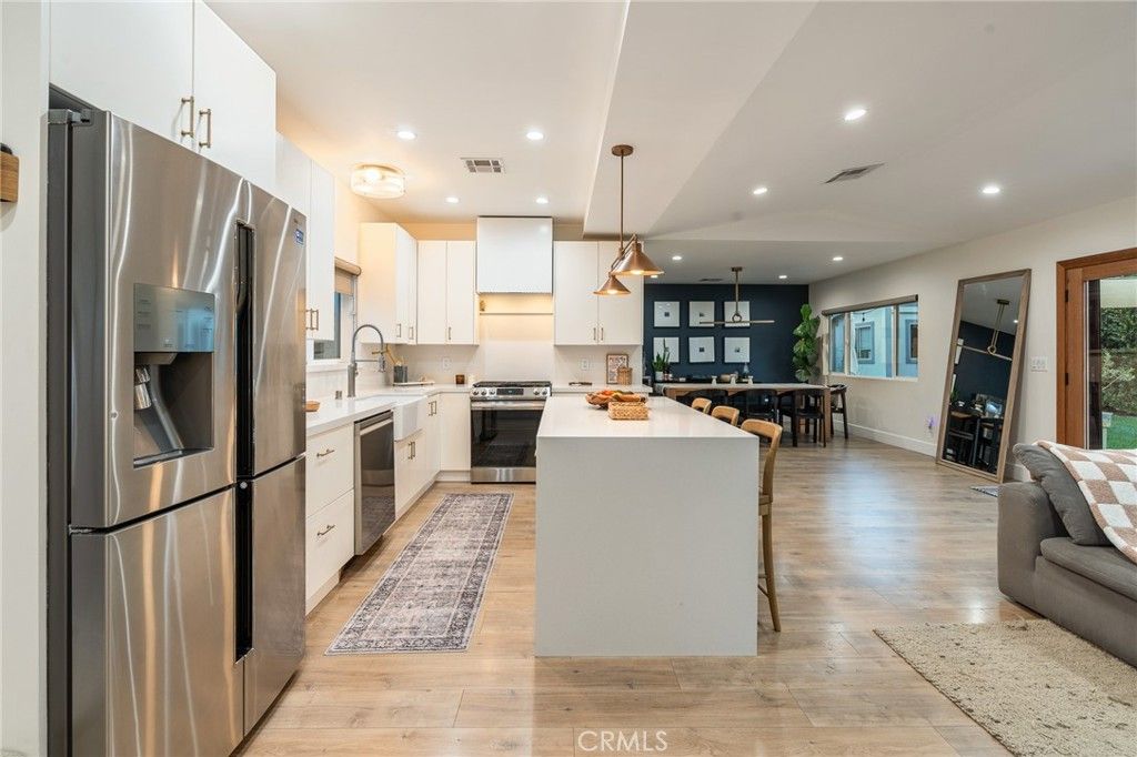 Photo of 7247 Genesta Ave Ave, Lake Balboa, CA 91406 (MLS # OC25228714)