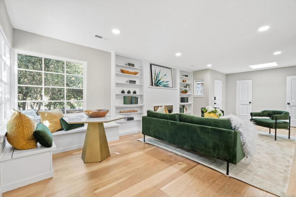 1055 Los Robles Avenue