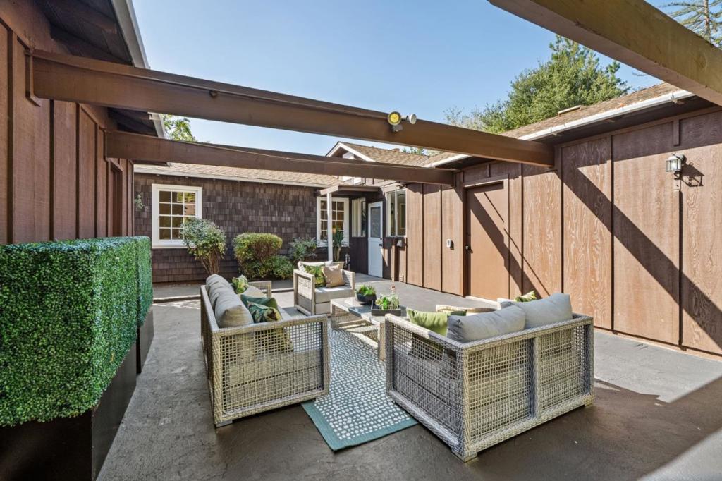 1055 Los Robles Avenue