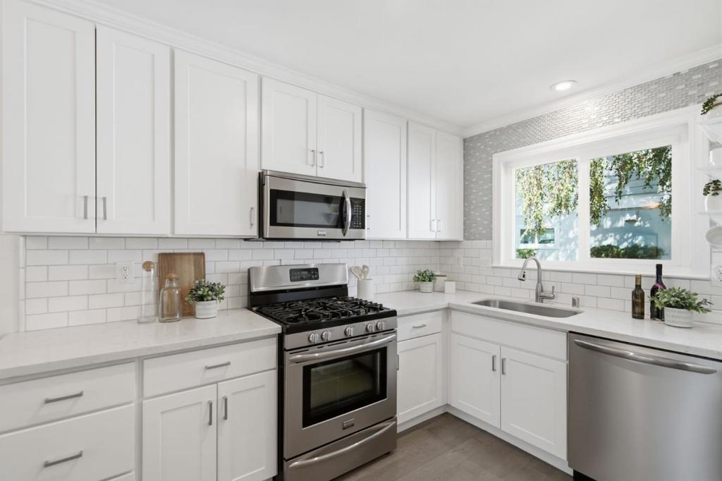 445 Oak Avenue