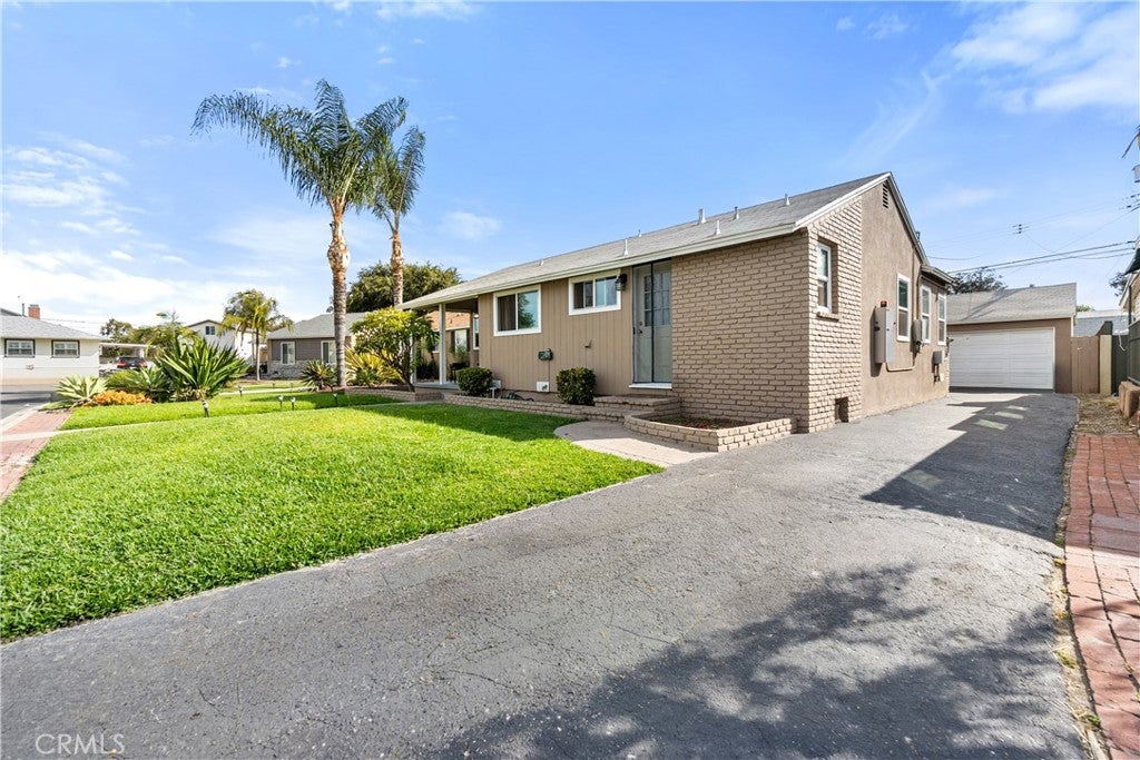 8030 Blandwood
