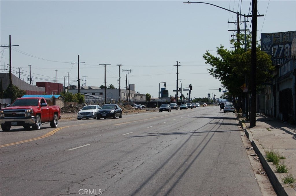 1442 W SLAUSON Avenue