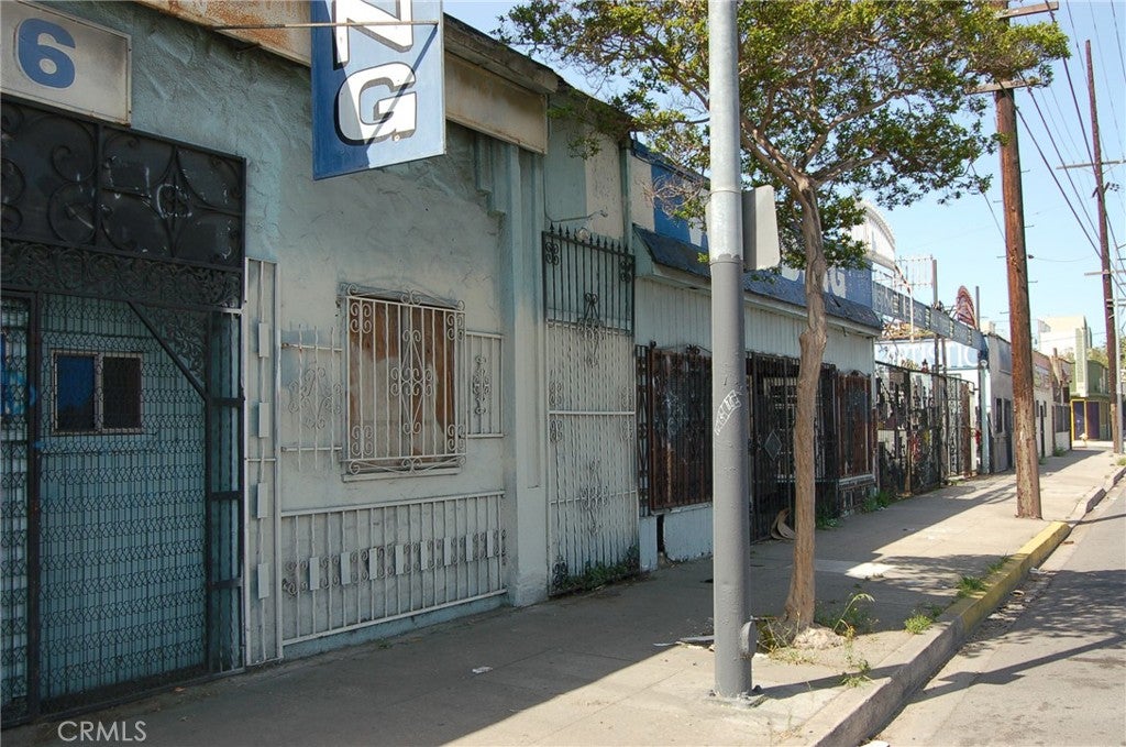 1442 W SLAUSON Avenue