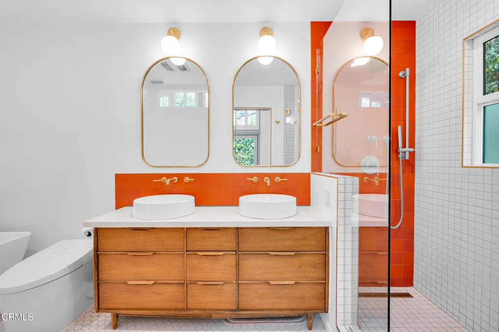 Sierra Madre, California 91024, United States, 3 Bedrooms Bedrooms, ,3 BathroomsBathrooms,Residential,Active,203245