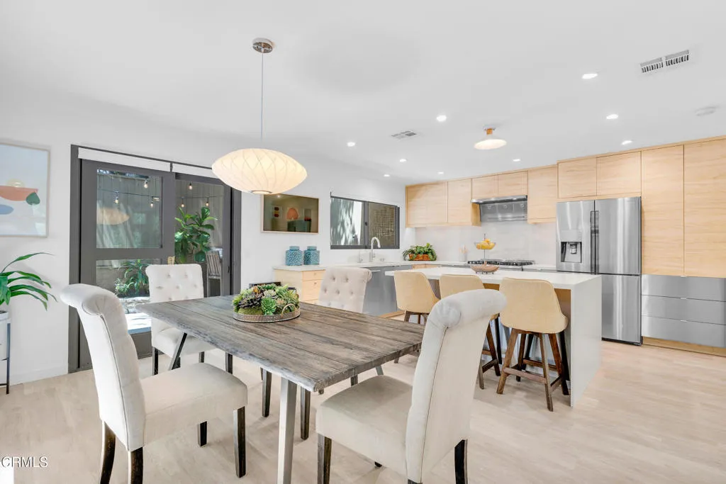 Sierra Madre, California 91024, United States, 3 Bedrooms Bedrooms, ,3 BathroomsBathrooms,Residential,Active,203245