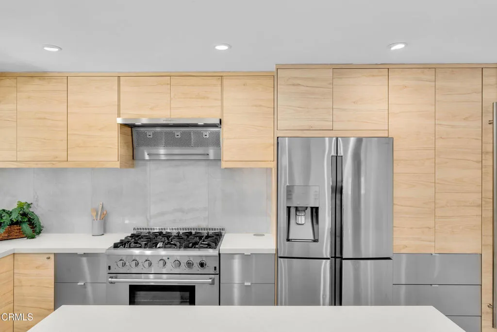 Sierra Madre, California 91024, United States, 3 Bedrooms Bedrooms, ,3 BathroomsBathrooms,Residential,Active,203245