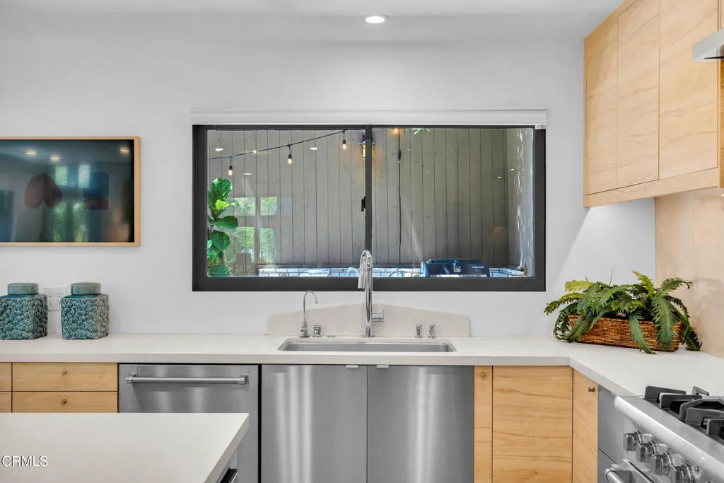 Sierra Madre, California 91024, United States, 3 Bedrooms Bedrooms, ,3 BathroomsBathrooms,Residential,Active,203245