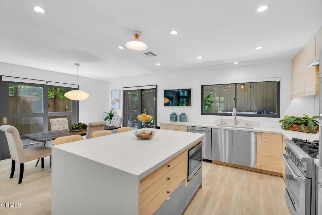 Sierra Madre, California 91024, United States, 3 Bedrooms Bedrooms, ,3 BathroomsBathrooms,Residential,Active,203245