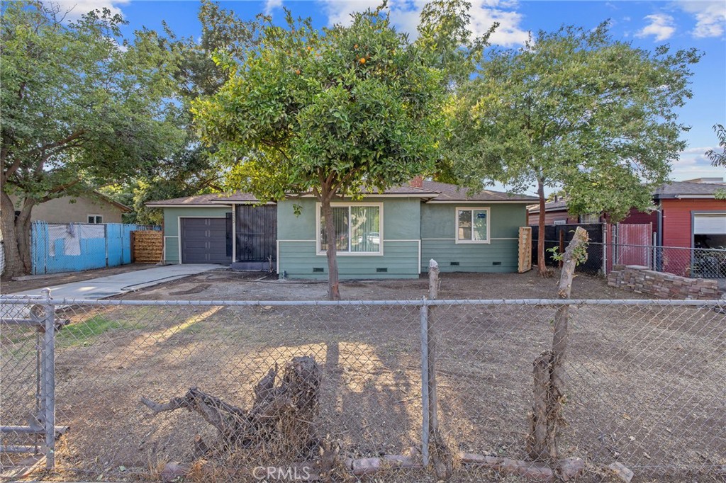 FHA Ready in Fresno! 3 Bed, 1 Bath on a Large Lot. Experience the perfect blend of timeless charm and modern comfort in this beautifully renovated mid-century home, nestled in a mature neighborhood. Inside, you'll find a thoughtfully updated interior filled with natural light, while the spacious backyard offers a serene outdoor retreat, perfect for relaxing or entertaining.