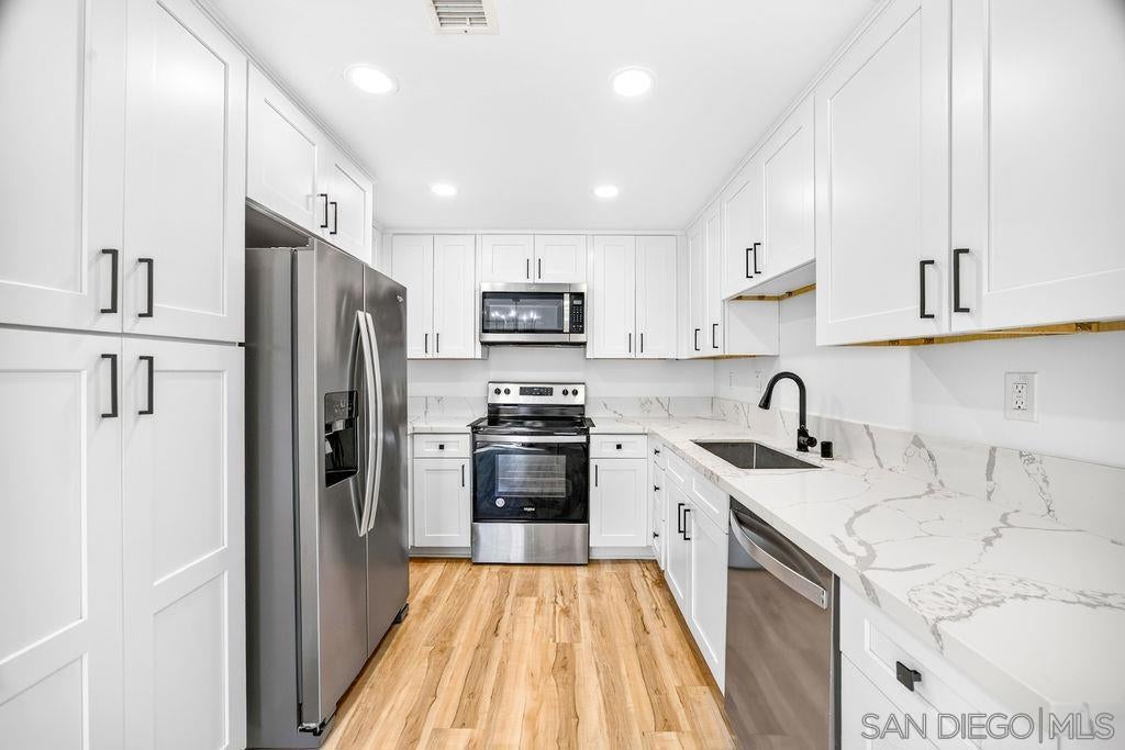 1213 E Ave H29
