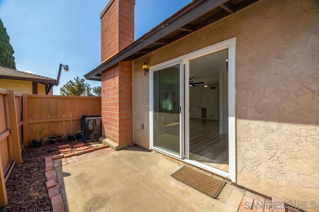 1213 E Ave H29