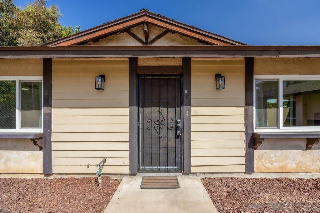 1213 E Ave H29