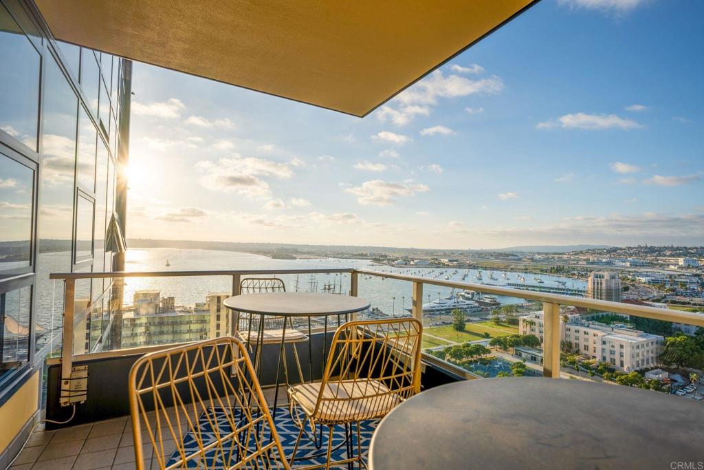 1325 Pacific Highway 2106