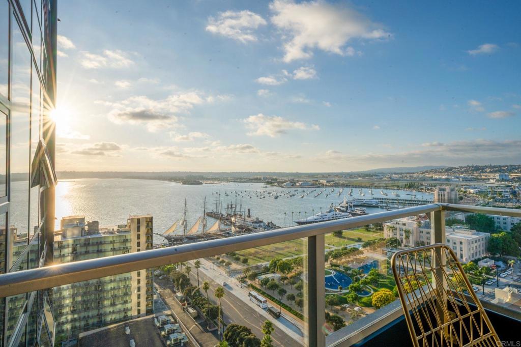 1325 Pacific Highway 2106