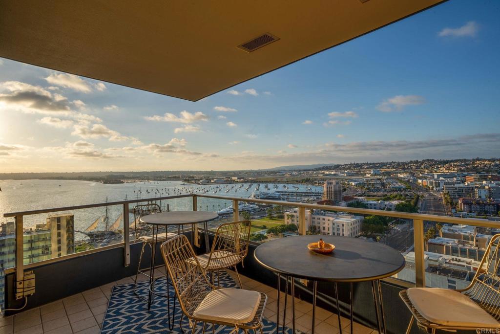1325 Pacific Highway 2106