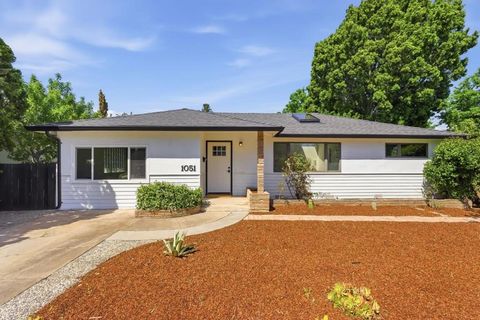 Photo of 1051 Manhattan Court, Sunnyvale, CA 94087 (MLS # ML82044026)
