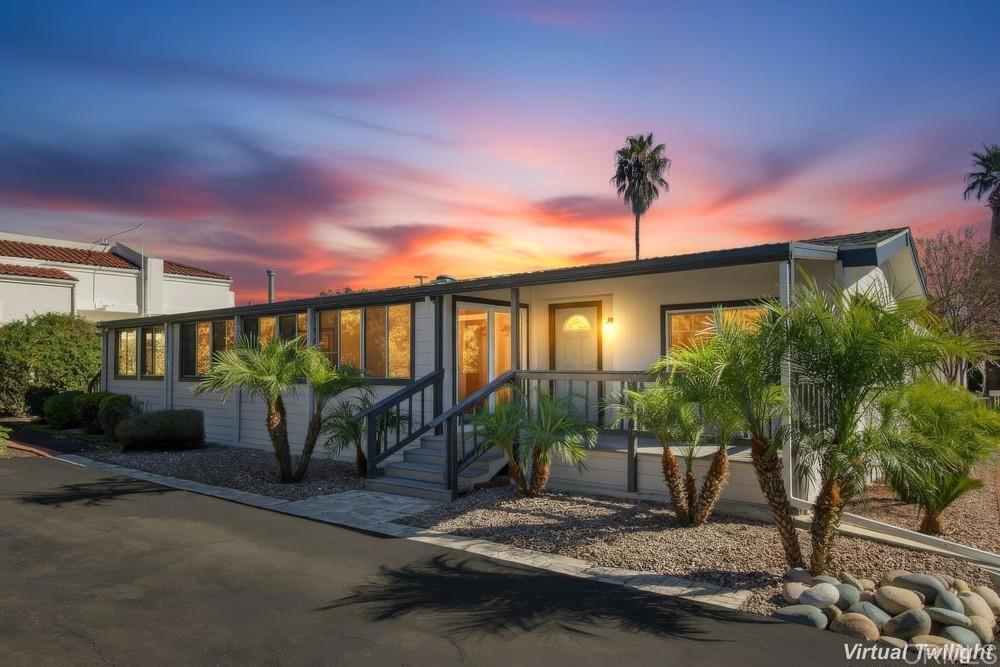 525 W El Norte Pkwy 302