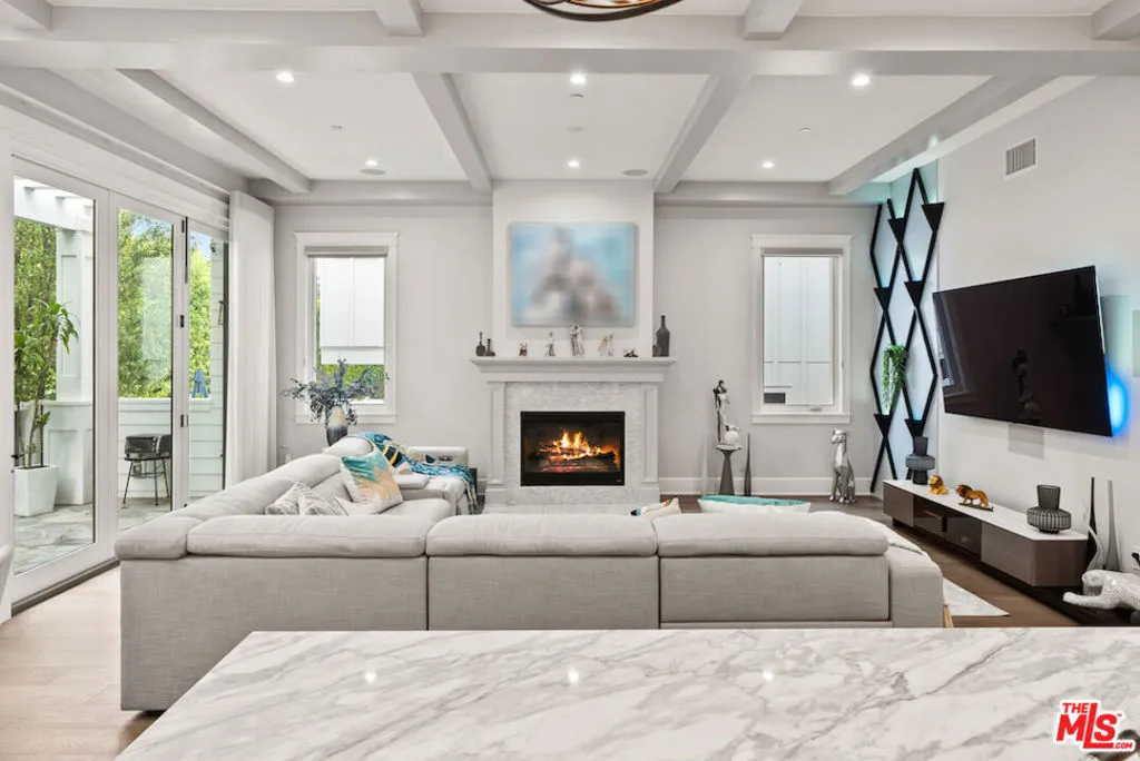 Manhattan Beach, California 90266, United States, 5 Bedrooms Bedrooms, ,7 BathroomsBathrooms,Residential,Active,227262