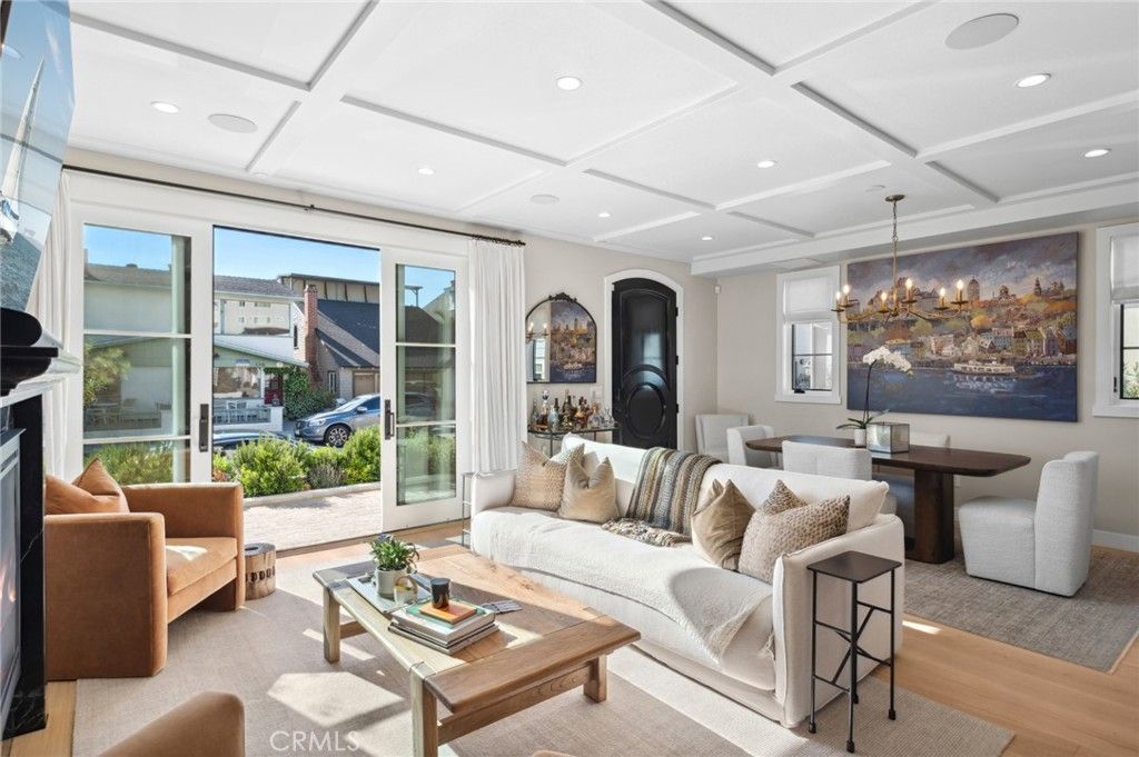 Photo of 318 Coronado Street, Newport Beach, CA 92661 (MLS # NP25223570)