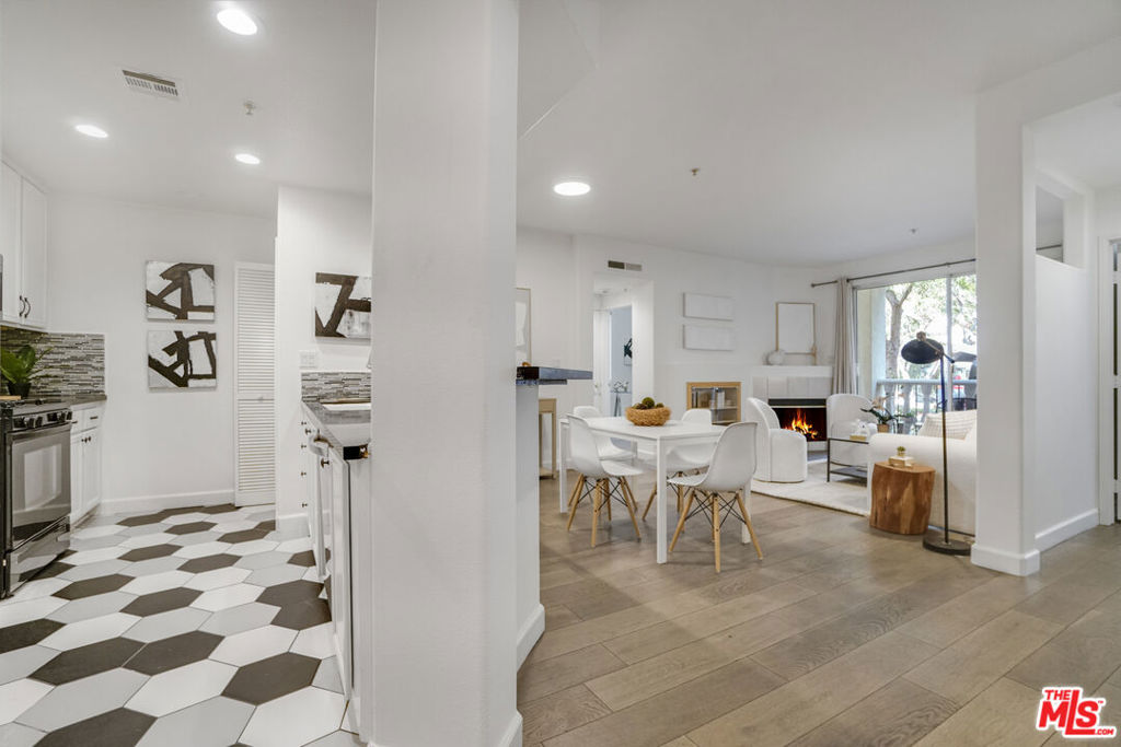 12963 Runway Road 121