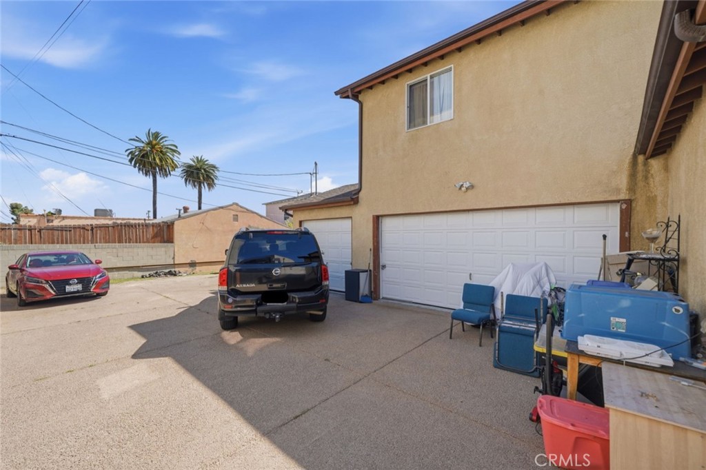 - 1411 W 84th Place