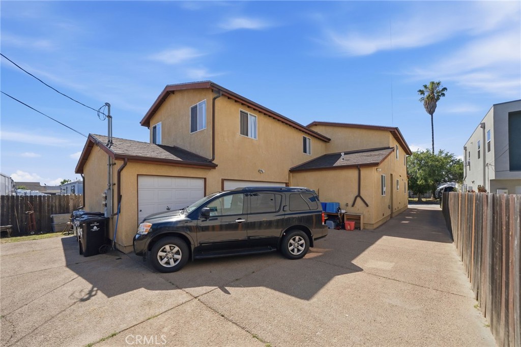 - 1411 W 84th Place