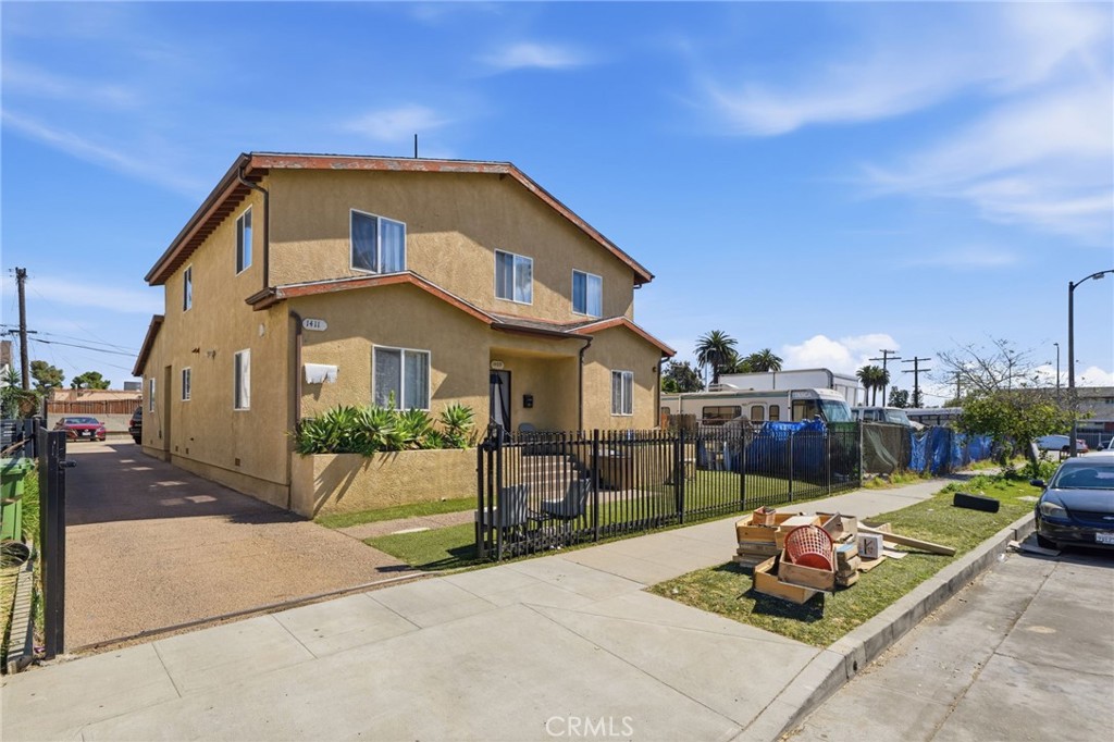 - 1411 W 84th Place